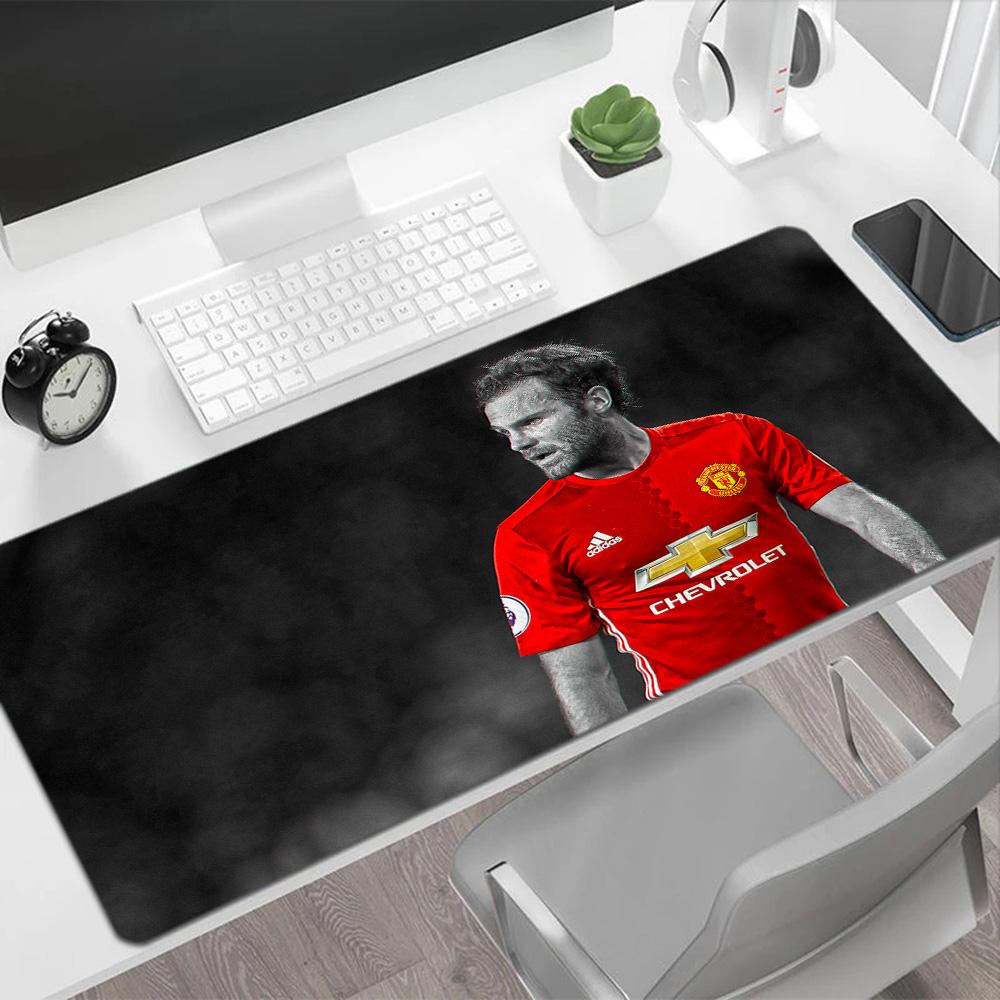 Tapis de Souris Gaming Man United Gros Plan Tapis de Souris de Bureau Tapis de Souris de Bureau Base en Caoutchouc Antidérapante Cadeau Parfait pour les Joueurs