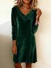 Elegantes Midi-Kleid aus Gold-Samt - Damen Herbst/Winter Kollektion 2025 mit Drapiertem Ausschnitt und Figurschmeichelndem Schnitt.