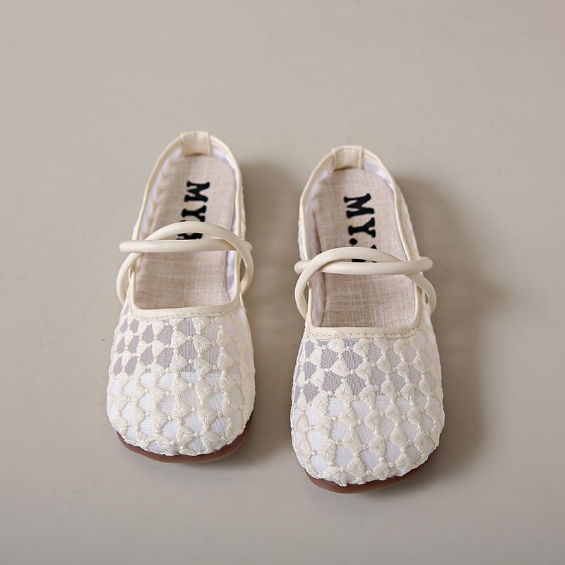 

2024 Новая женская обувь, женские модные винтажные британские оксфорды на плоской подошве, удобные повседневные туфли на плоской подошве с золотым логотипом 35 слоновая кость