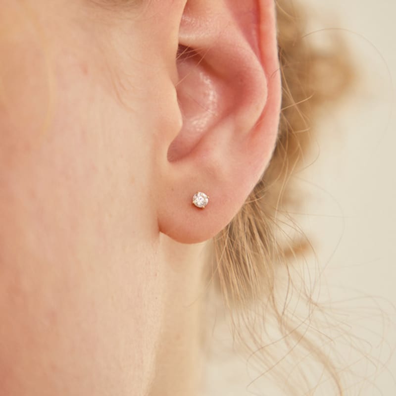 LUNNE 14k Round Brilliant 0.1 Carat Moissanite Earrings (14k Gold) #MOE02