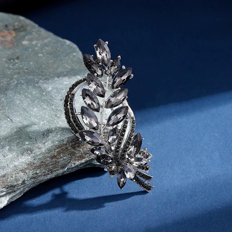 Brosche Damen Hochwertiger Kristallschmuck Retro-Atmosphäre Anzug Corsage Mantelbrosche Geburtstagsgeschenk