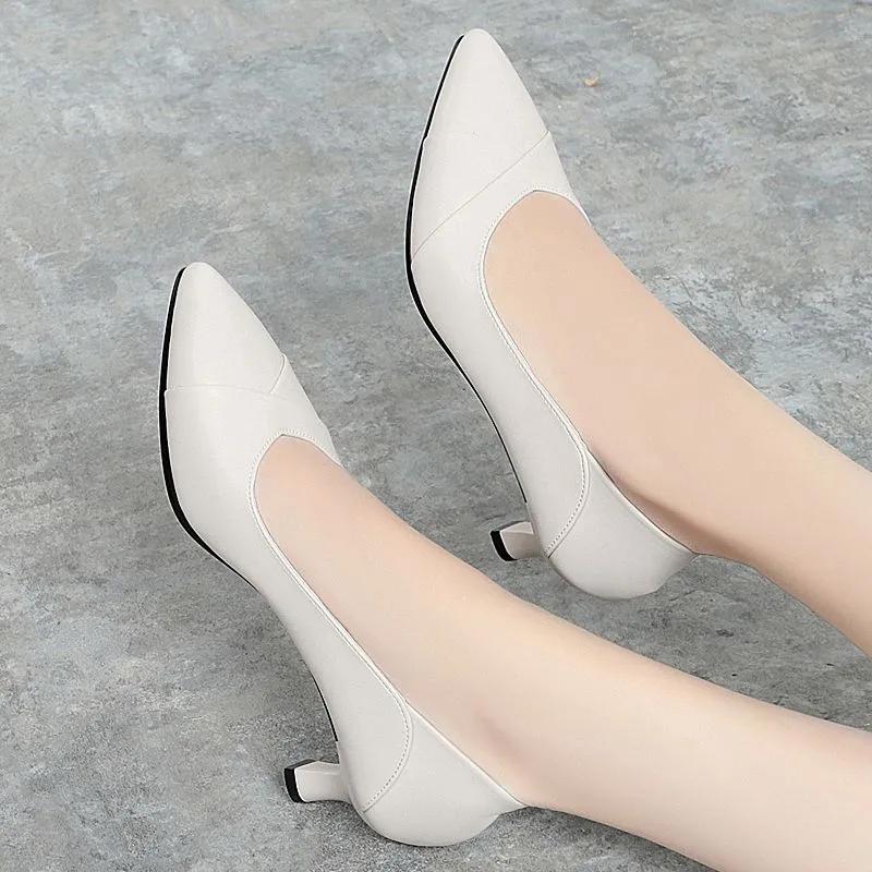 Chaussures féminines mode femme beige bout pointu cuir verni printemps à enfiler talon aiguille chaussures dame décontracté escarpin noir ga391
