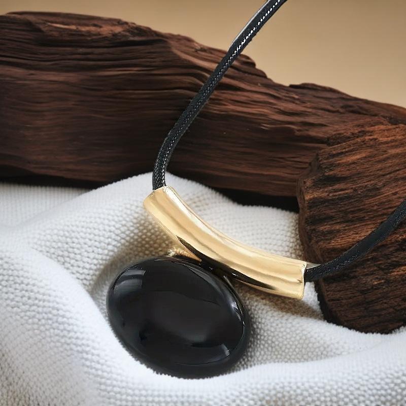 Fashion Oval Pendant Necklace For Women Ladies