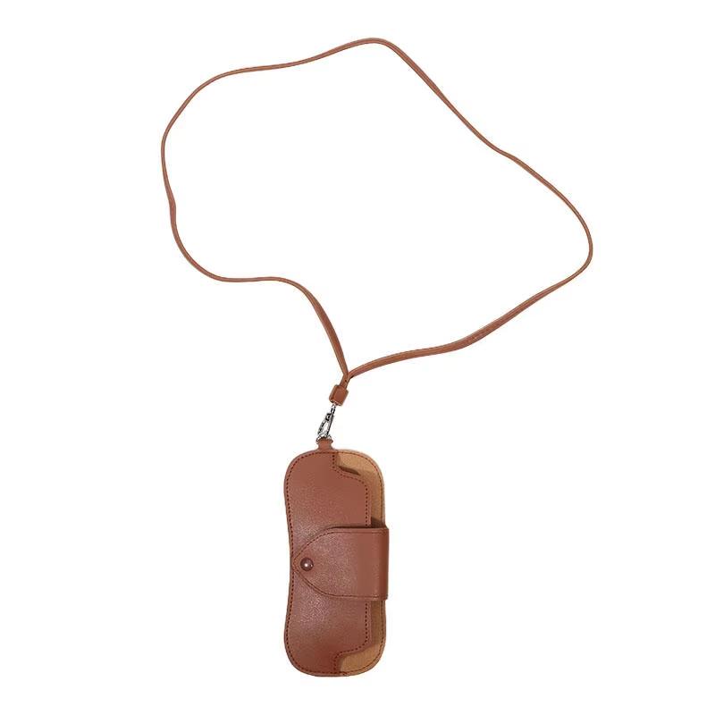 Sac à Lunettes en Cuir PU Étui à Lunettes de Soleil Portable Protection Cadre Myopie Pochette Lanières de Cou Boîte de Rangement pour Lunettes de Lecture marron