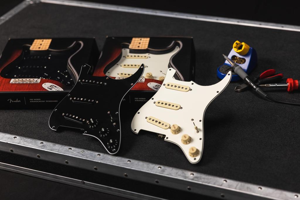 Fender Strat Pickguard Pure Vintage with RWRP Middle a pickup set for electric Pre-Wired '59 Parchment, pre-wired guitars.