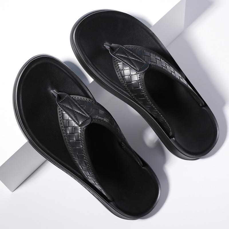 

Мужские тапочки, летние, новые, легкие, роскошные, с мягкой подошвой, шлепанцы, для улицы, персонализированные, трендовые сандалии, модные, плетеные, пляжная обувь 38 чёрный