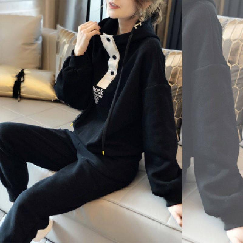 The Southeast Asia and Europe Station's Autumn and Winter Stylish, Loose Hoodie, Casual and Fashionable Sportswear for Women