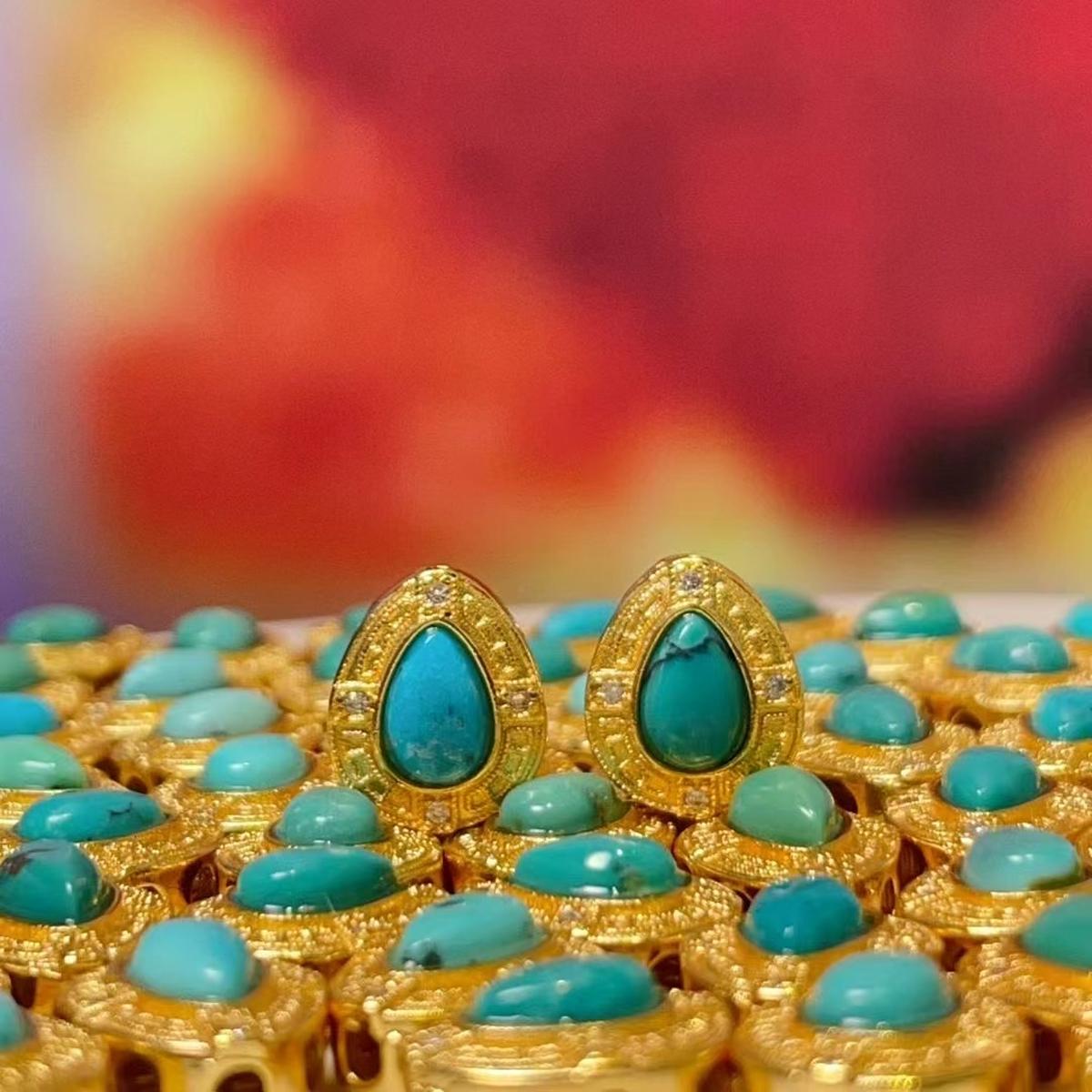 

2Pcs DIY Lace Beads Natural Stone Green Turquoise Seed Isolation Beads 9x10mm For Jewelry Making DIY Necklace Bracelet Earrings Accessory 2pcs