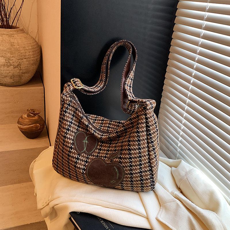 Vintage woolen bag 2025 new embossed letter double-sided shopping bag contrasting color striped underarm shoulder bag