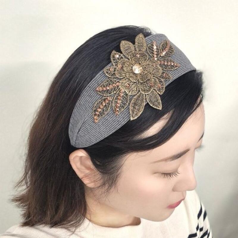 

Gold flower embroidered hairband