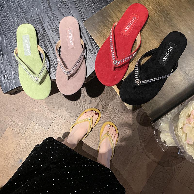 Slippers women's 2025 summer new Xiaoxiangfeng soft-soled fairy wearing rhinestone sandals beautiful Roman beach shoes