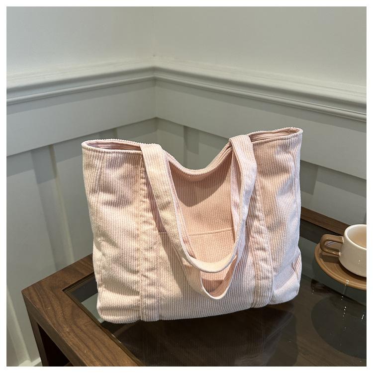 

Простая и универсальная сумка-тоут, вместительная женская сумка для работы, ощущение высокого качества, нишевая сумка-мессенджер через плечо, модная сумка под мышку. розовый