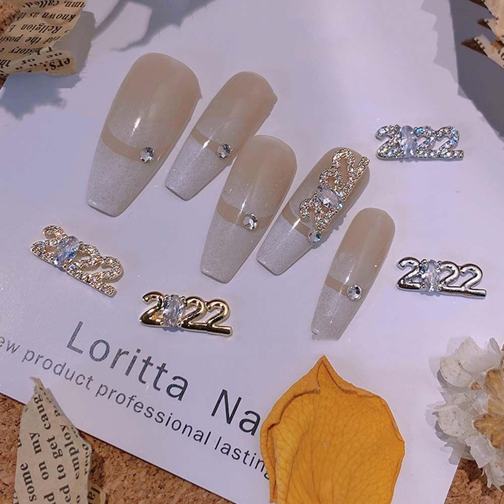 

Shiny 2022 Year Luxury New Year Nail Art “2022” Nail Art Rhinestone Manicure DIY Nail Decoration 2