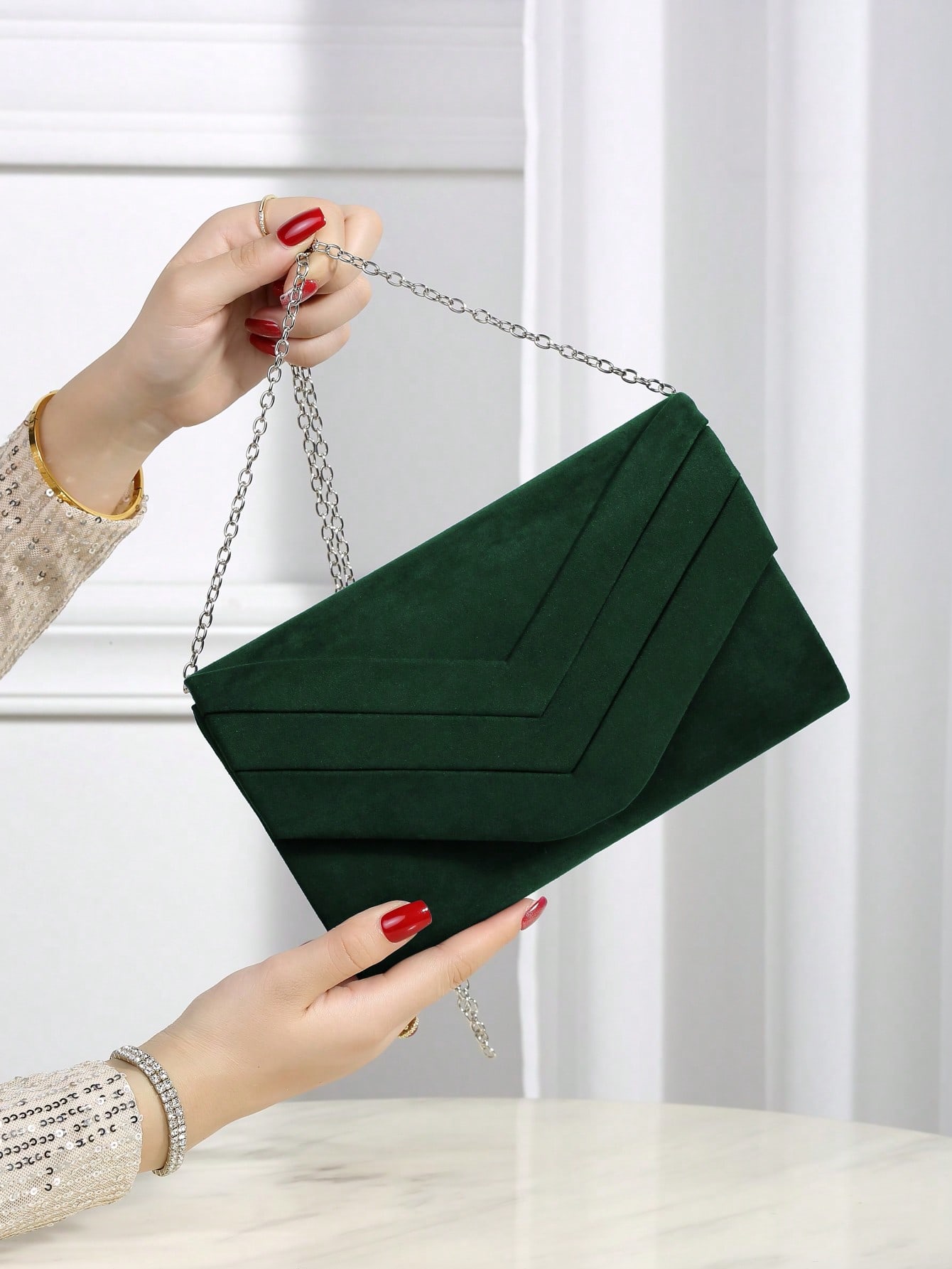 

Luxurious and elegant, exquisite velvet evening bag for women, party girls, brides to attend parties, weddings and gatherings.