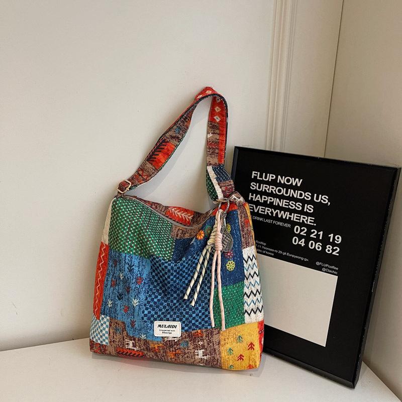 

Весна 2025 новая ретро повседневная нишевая дизайнерская сумка через плечо модный зарубежный стиль большая вместимость сумка для покупок сумка-тоут Without pendant разноцветный