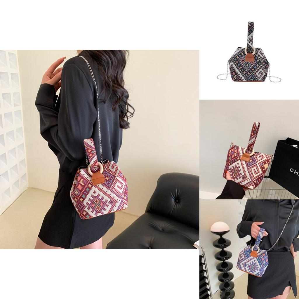 Fashionable Medium Bucket Bag 2023 Summer Collection Casual Commuting Crossbody Bag
