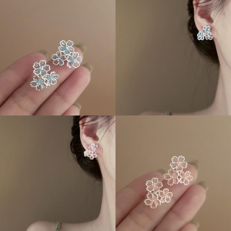 

Resin flower earrings fashionable small fresh simple stud earrings niche versatile high-end temperament earrings