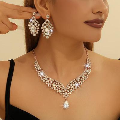 Elegantes Edelstein-Schmuckset: Halskette, Ohrringe und Armband für Hochzeiten und Bankette
