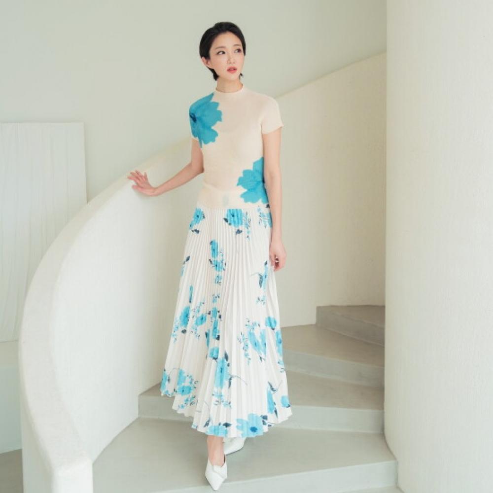 Plara Women Waterflower Pleats Blouse + Skirt Set
