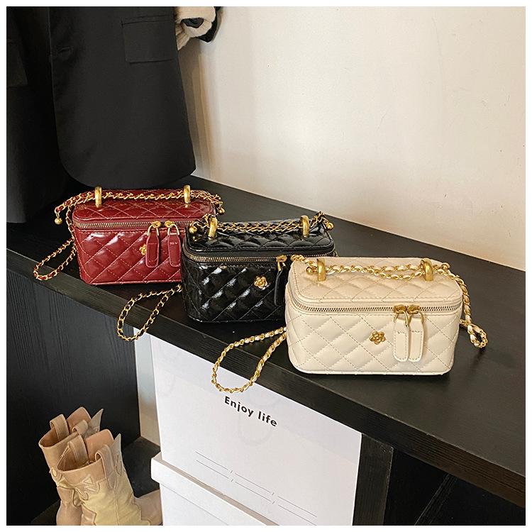 Rhombus embroidery thread bag women's 2025 new spring and summer versatile chain messenger bag fashion super fire box small square bag