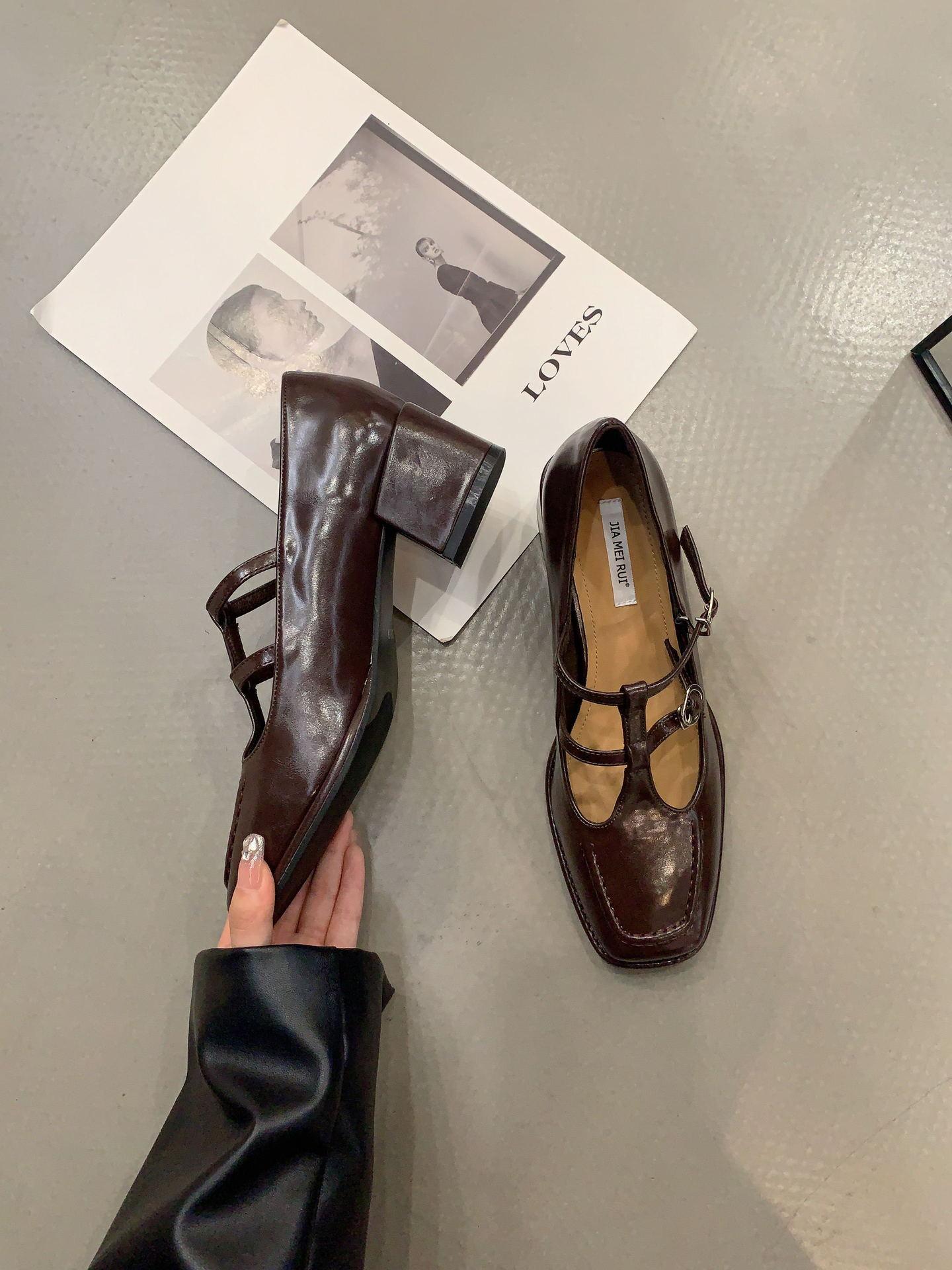 

Вариант из овчины! Французские нишевые ретро туфли Мэри Джейн женские темперамент в стиле Хепберн пряжка на ремешке квадратный носок одинарные туфли толстый каблук 40 темно-коричневого