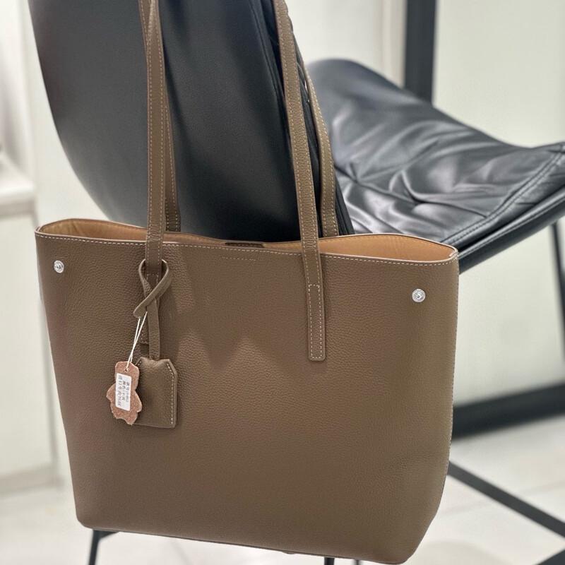 Dou Xiao Zhu Versatile Large Capacity Leather Tote Bag