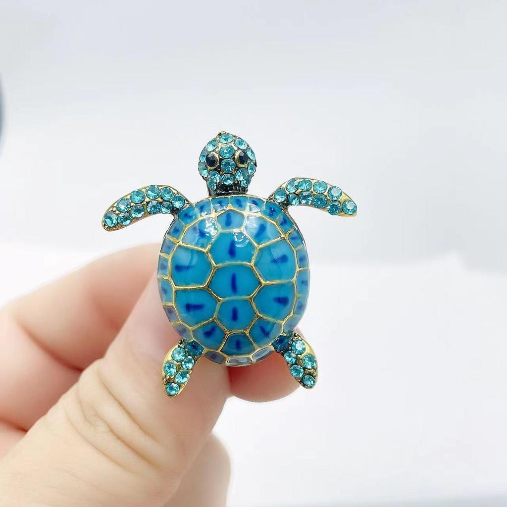Retro Sea Turtle Brooch with Diamond and Dripping Oil