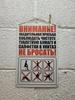 Kein Müll und Hygieneartikel in die Toilette werfen, Metallschild