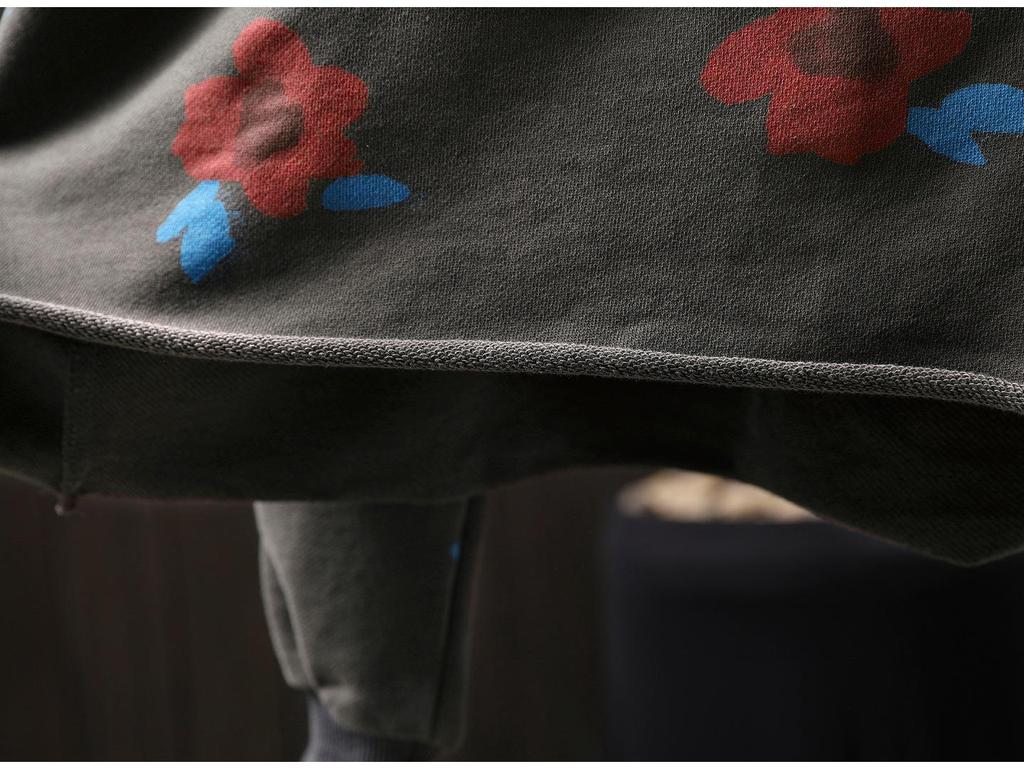 Retro Floral Print Sweatshirt - Eye-Catching Everyday Wear