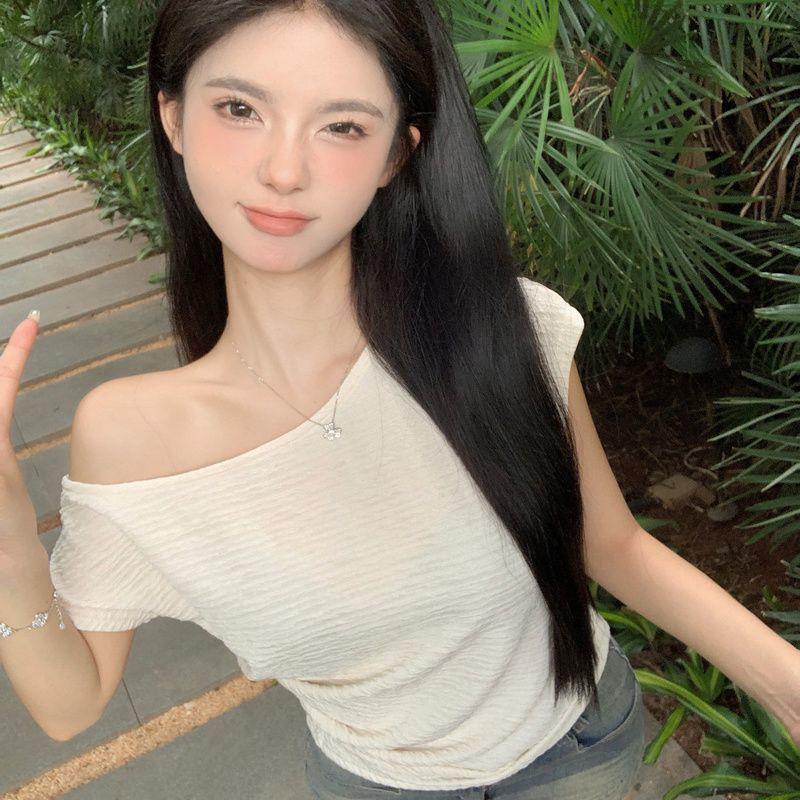 French Texture Slanted Shoulder Short Sleeved Collarbone T-shirt for Women's Summer Design Pleated Slim Fit Short Top