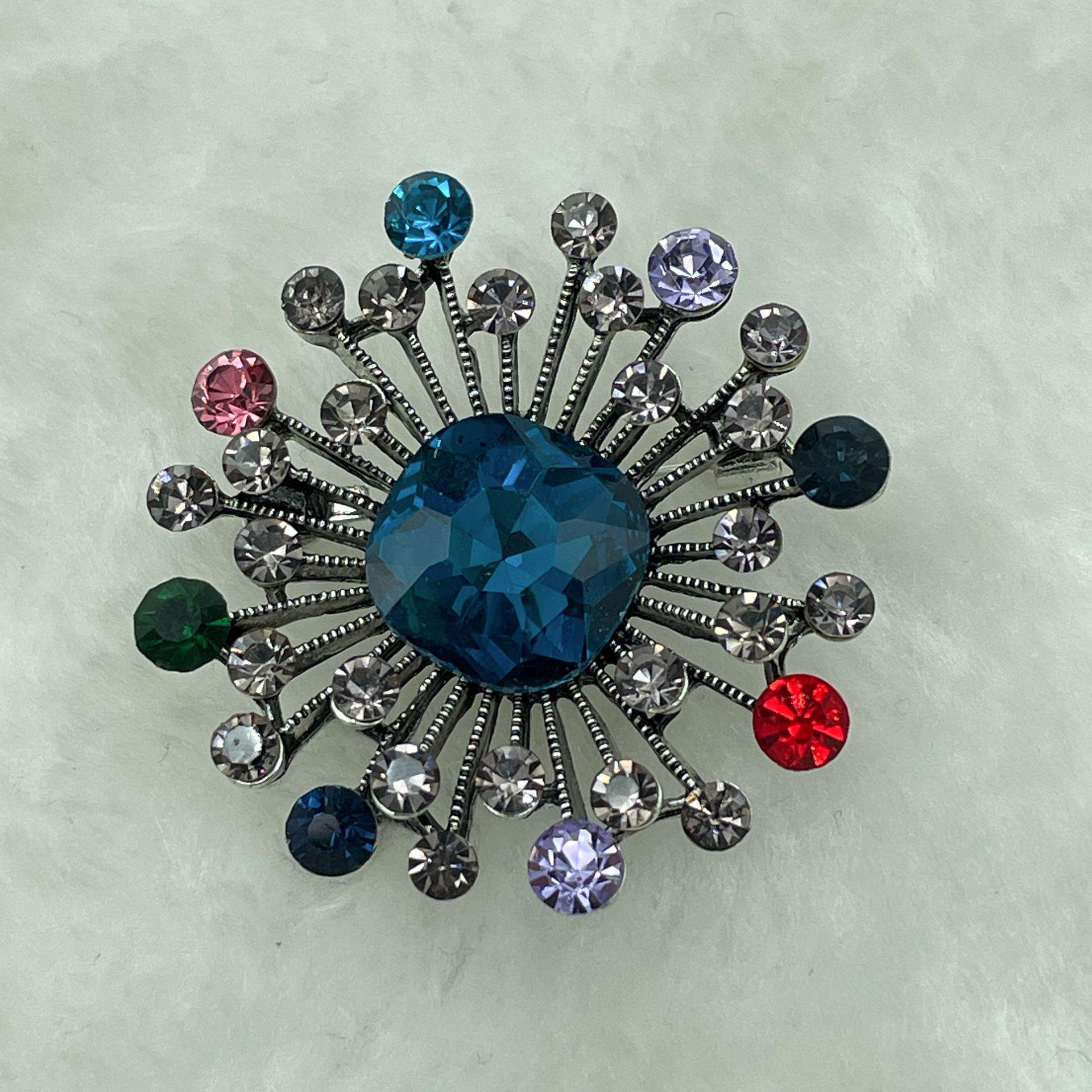 

Трендовая европейская и американская геометрическая брошь со стразами и кристаллами: Шикарная брошь из сплава для женщин