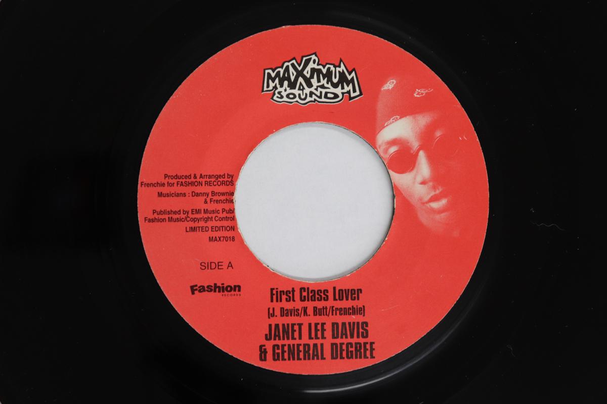 

7inch Record JANET LEE DAVIS, GENERAL DEGREE - First Class Lover / Smooth Operator MAX7018 MAXIMUM SOUND UK Reggae, Ska & Dub Used