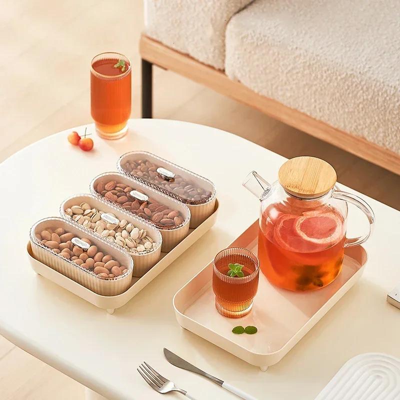 Zestaw 4 plastikowych talerzyków na przekąski z tacą serwingową Pojemnik na słodycze, orzechy, owoce z przezroczystą pokrywką Naczynia na przystawki Domowe przyjęcie