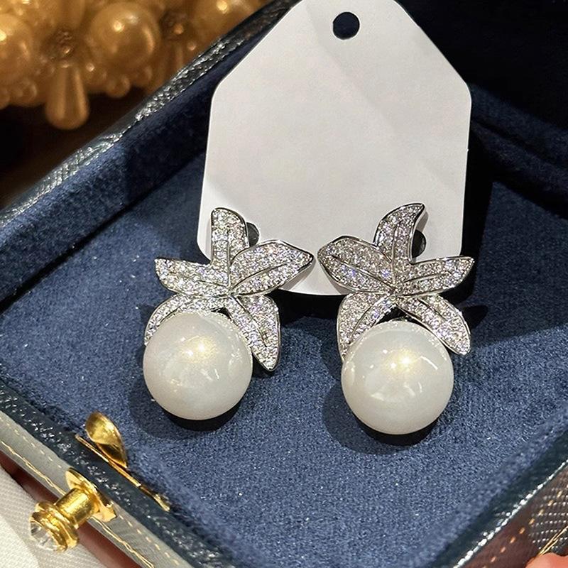 Flower zircon imitation pearl earrings, high-end elegant earrings, wedding banquet engagement classic jewelry