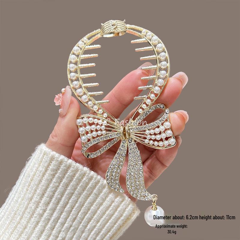 Elegant Liljekonvall Hårnål med Dusker: Tidløs oppsettklemme for et raffinert utseende