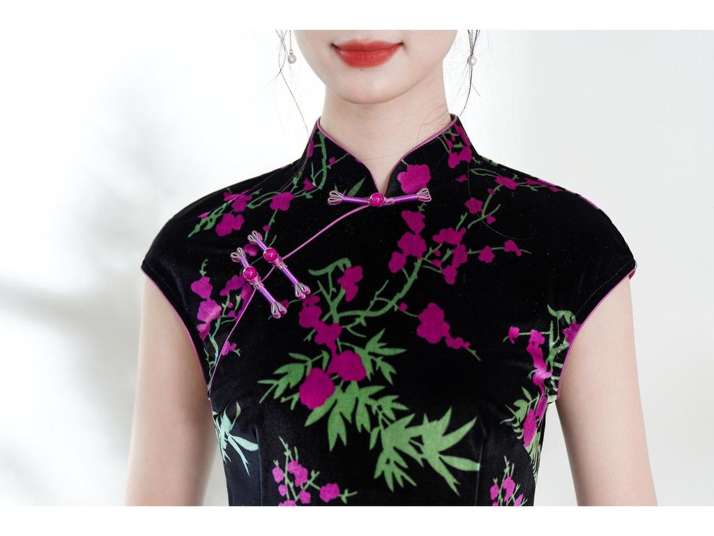 Elegant Women's Black Velvet Short-Sleeve Qipao - Youthful Autumn 2025 Style