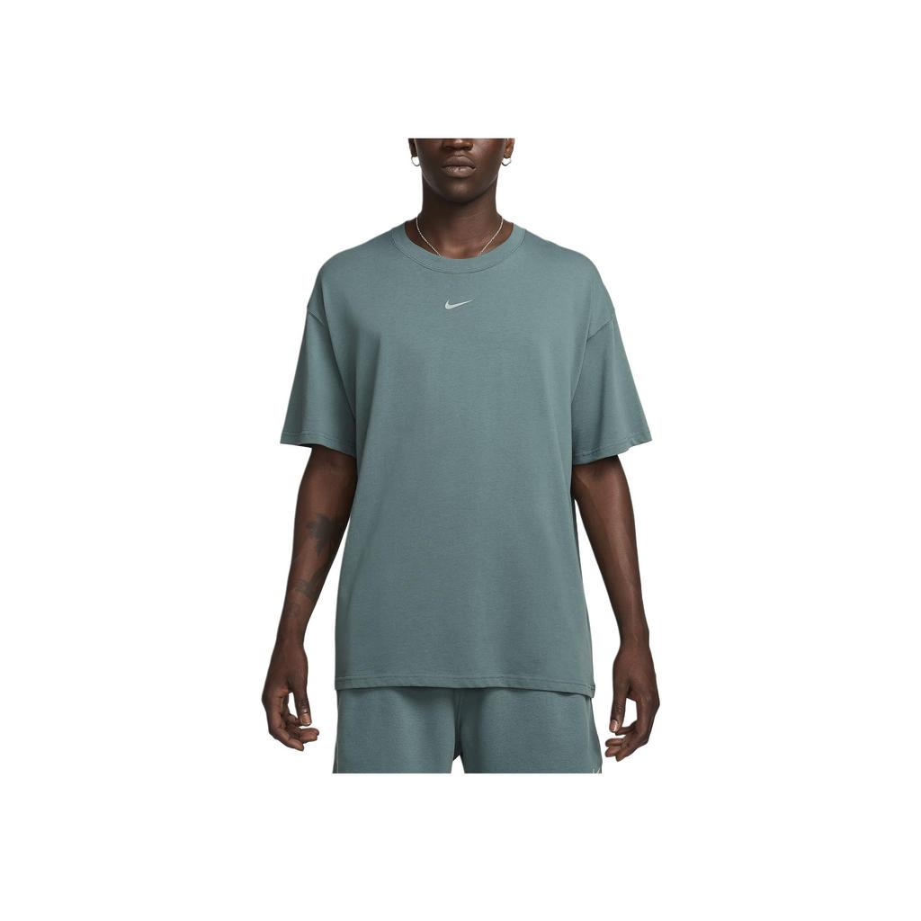 Nike X Nocta Big Body CS Άνετο Μπλουζάκι Κοντομάνικο με Γράμματα Unisex Τοπ ΜινERAL-Slate Ξεθωριασμένο-Έλατο Μικα-Πράσινο FN7663-382