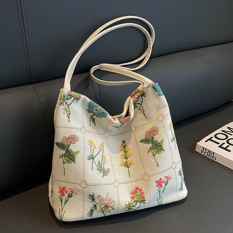 Borsa a tracolla ricamata di grande capacità Borsa estiva alla moda in tessuto da donna Borsa a tracolla con ricamo di nicchia Borsa a secchiello con texture Borse in tela