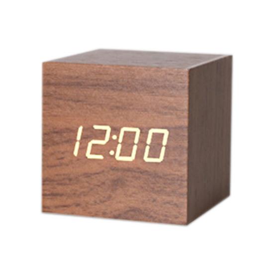 Digitální budík Formát 12/24H Nastavitelný jas Hlasové ovládání Režim úspory energie Zobrazení data Zobrazení data Hodiny na baterie