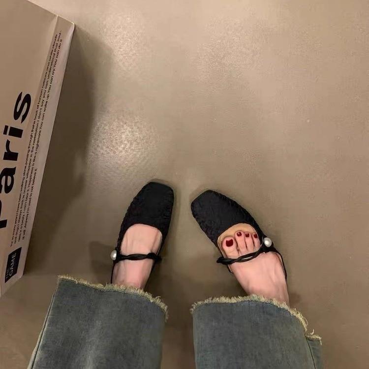 Chaussures simples Mary Jane pour femmes nouvelles chaussures printemps et été 2024 tempérament à semelle plate bout rond demi-pantoufles françaises extérieures demi-plateau