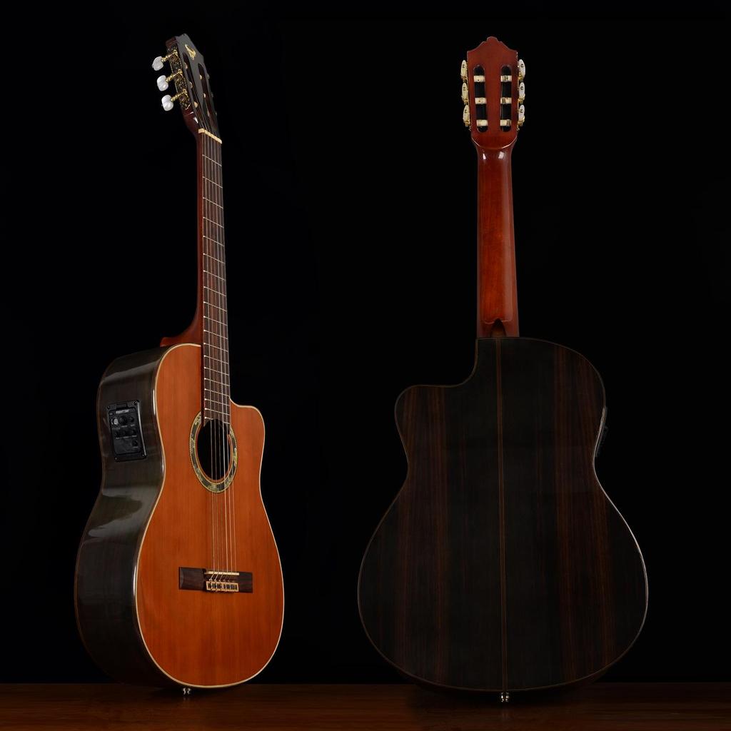 Pevná vrchní deska, Akusticko-elektrická klasická kytara, Výřez (Cutaway), Červený smrk, Nylonové struny, Pokročilá hra, Unisex