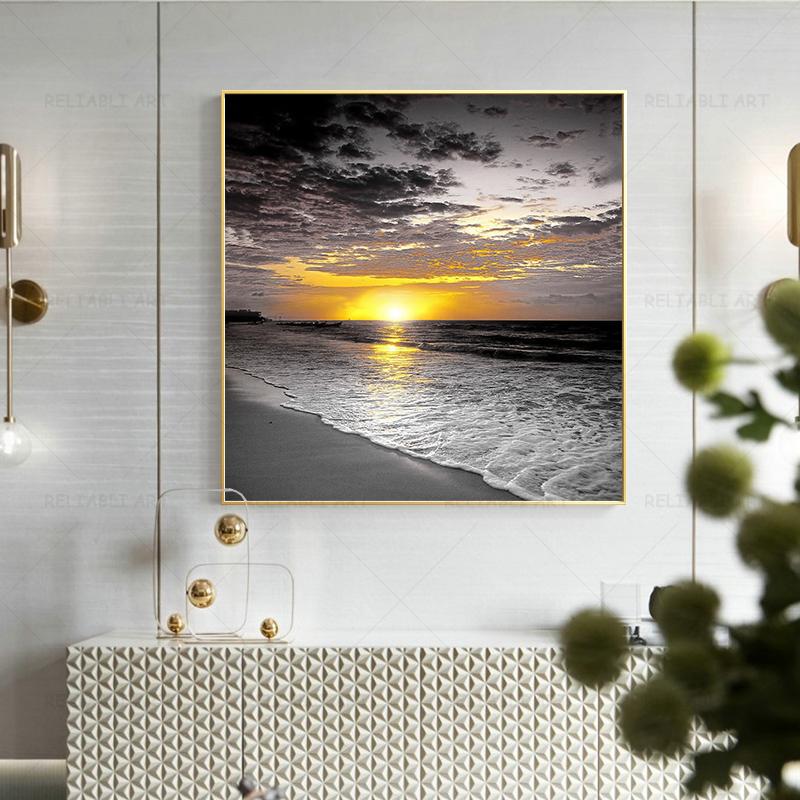 

Черно-белый холст, морской пейзаж, настенное искусство, женщина, занимающаяся йогой на пляже, сумерки, принты, прибрежный восход, серфинг, картины, домашний декор стен 70x70cm No Framed