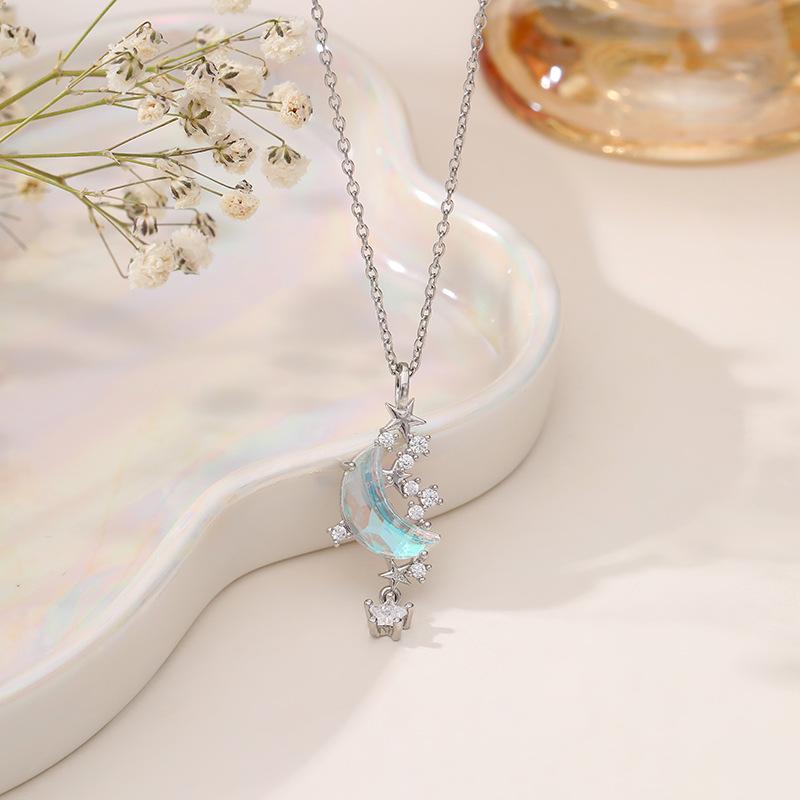 Titanium Steel Non-fading Necklace - European & American Style, Light Luxury, Versatile Korean Fashion, Perfect for Women and Girlfriend Gifts.