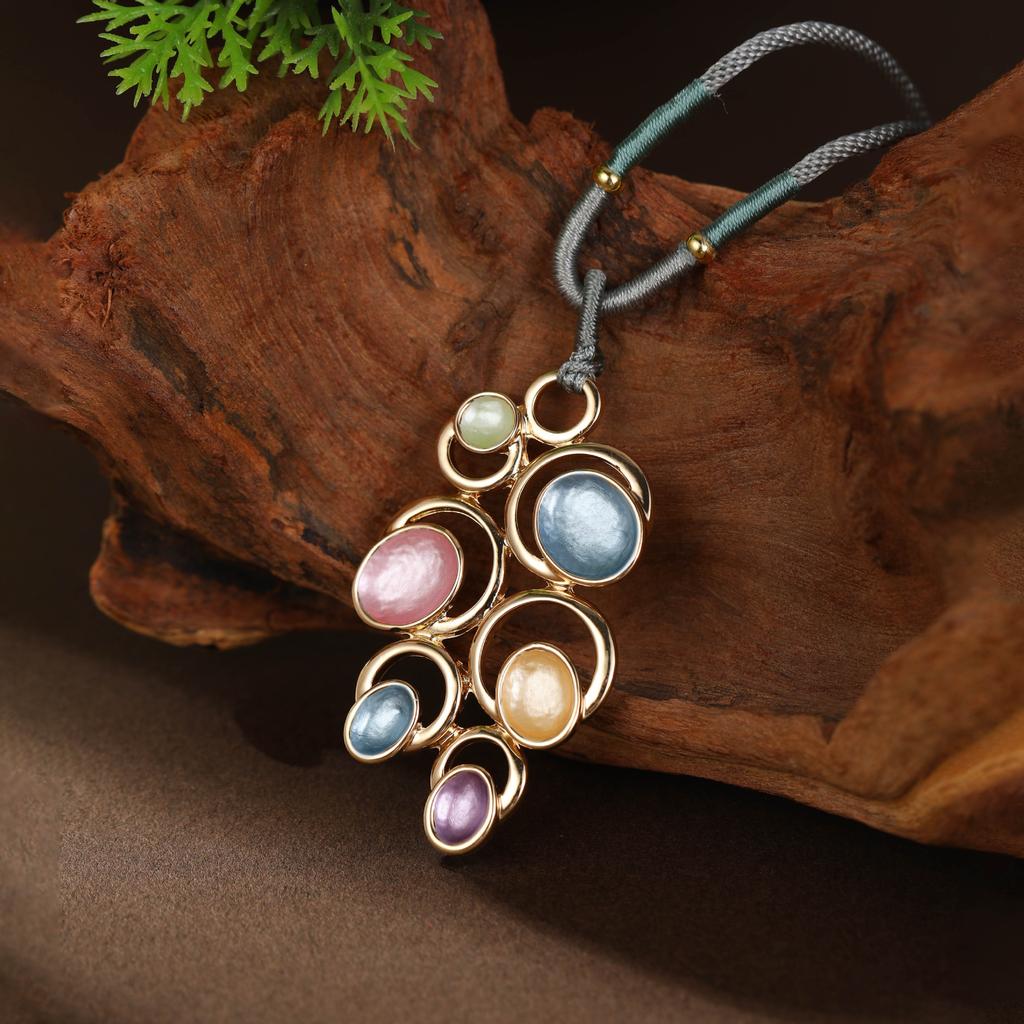 Pendentif long fleur géométrique creuse couleur émail, pendentif collier polyvalent en forme de cœur pour femme à sens élevé