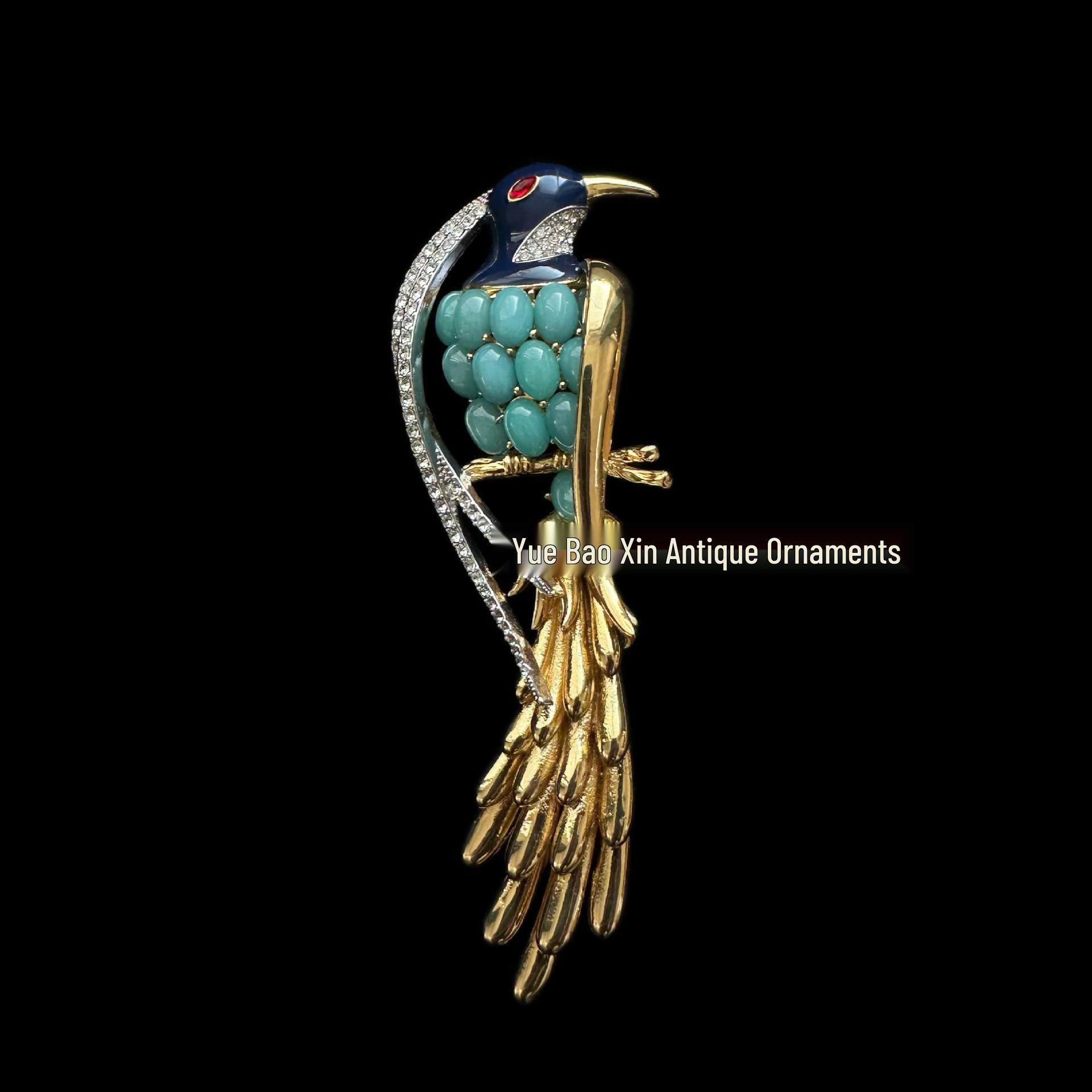 Брошь Маленькая Птичка, Инкрустированная Стразами, Золотая: Ретро-классика с цветными камнями – Элегантный весенне-летний аксессуар