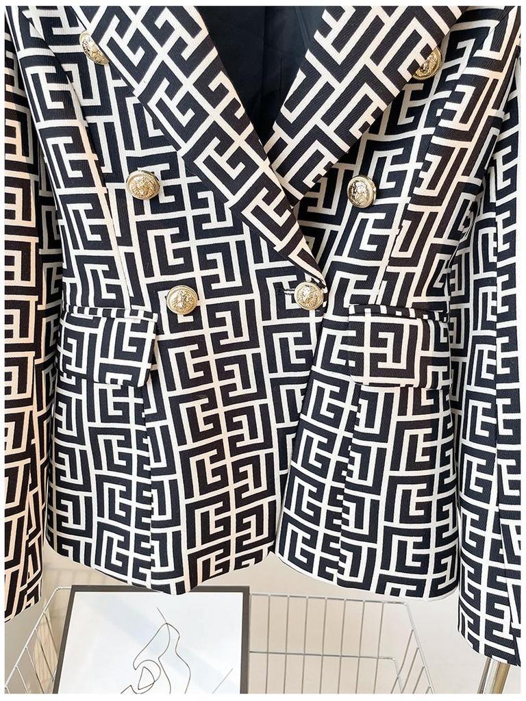 2025 European & American Celebrity Women's Slim Fit Double-Breasted Geometric Jacquard Suit Jacket with Lion Buttons.