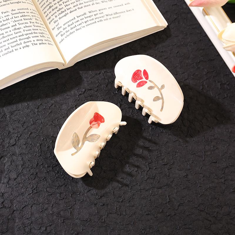 

Yi Dai 2023 High-End Cream & Rose Shark Hair Clip