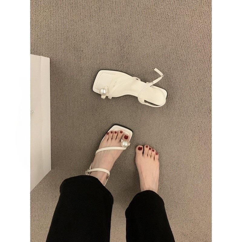 Premium sense pearl set toe silver sandals women's summer 2025 new one-word buckle strap beautiful fairy shoes