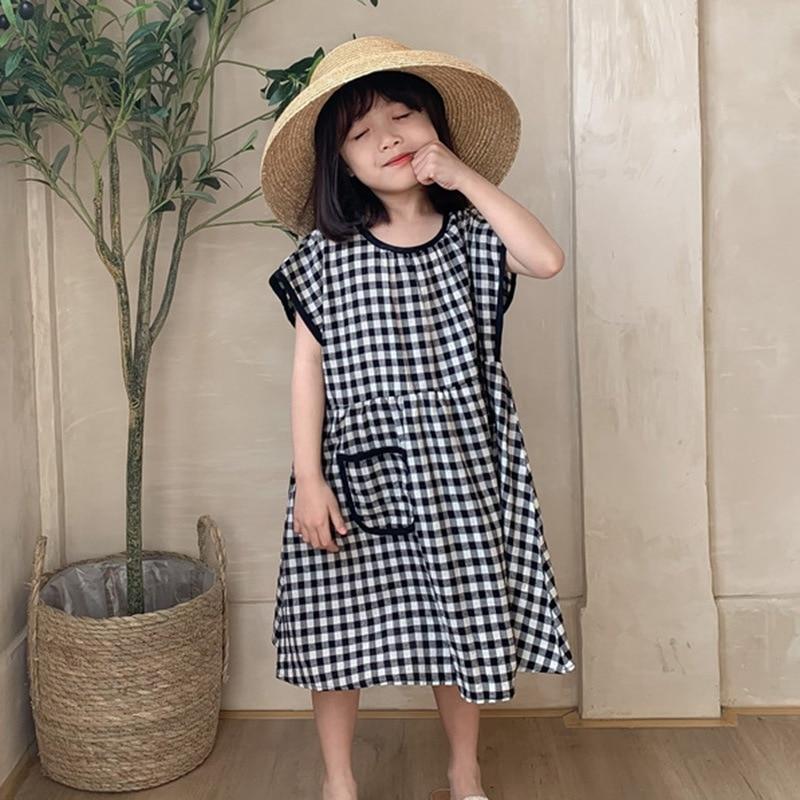 

Детское платье в клетку с круглым вырезом и карманами и рукавами-ротаторами для девочек 9