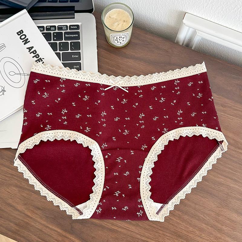Girls Autumn and Winter Year Vintage Lace Edge Skin Comfortable Cotton Crotch Triangle Briefs